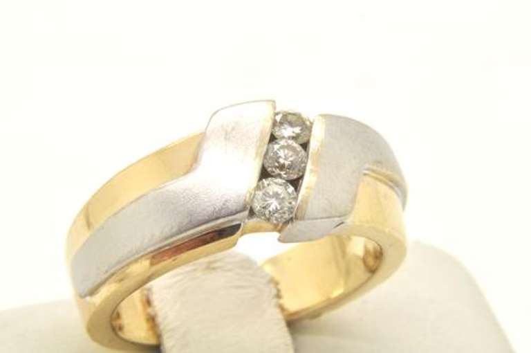 MENS WHITE AND YELLOW 14 KT DIAMOND BAND
