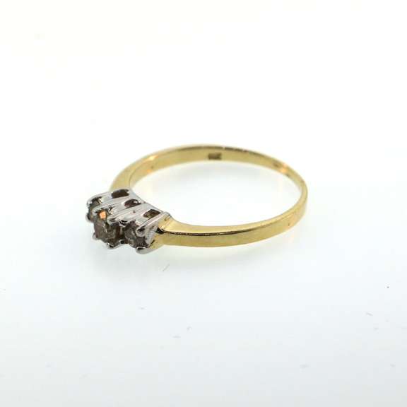 Charming 14kt Yellow Gold Diamond Ring with 3 Round Diamonds