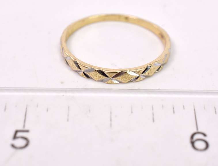 Dainty Carved Design Ladies Ring in 14K Yellow Gold