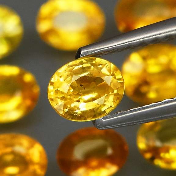 Glittering 3.86ct set of golden Songean Sapphires