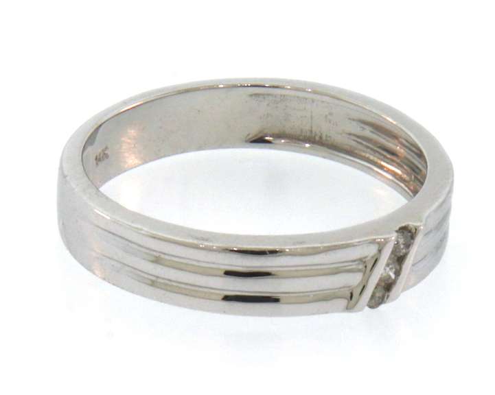 14k white gold diamond ring with 3 round diamonds