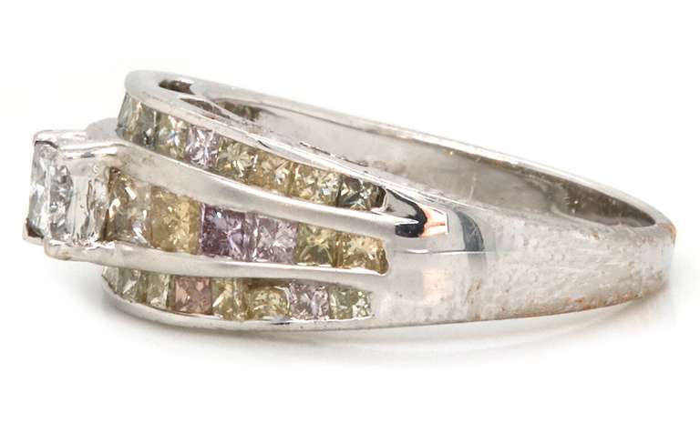 LADIES 18 KT WHITE GOLD DIAMOND RING.