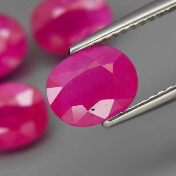 Fantastic 6.65ct HEATED ONLY Mozambique Ruby set