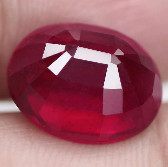 Sumptuous 7.58ct top blood red Ruby