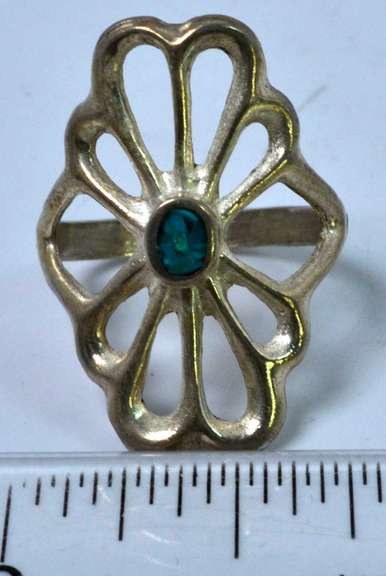 Sterling Silver Green Stone Ring.