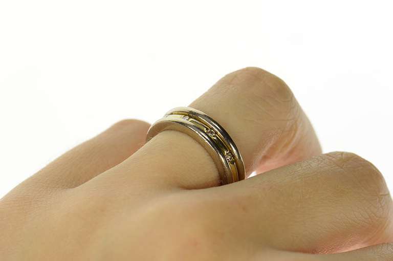 18K Yellow Gold Ornate Two Tone Interlocked Diamond Band Ring