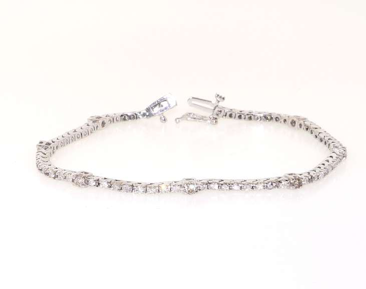 Delicate 14kt Diamond Link Bracelet