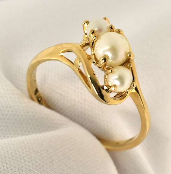 Femininbe 3 Pearl Ring
