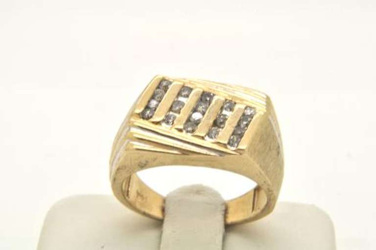 MENS 14 KT GOLD DIAMOND RING