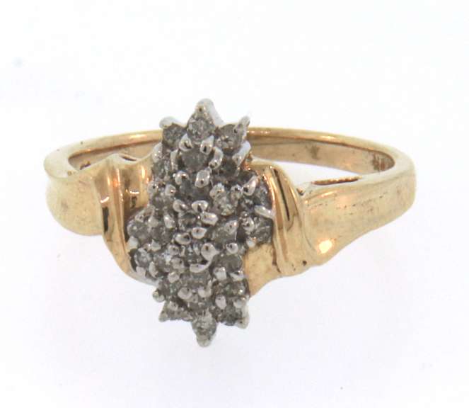 Delightful 10kt Yellow Gold Diamond Cluster Ring