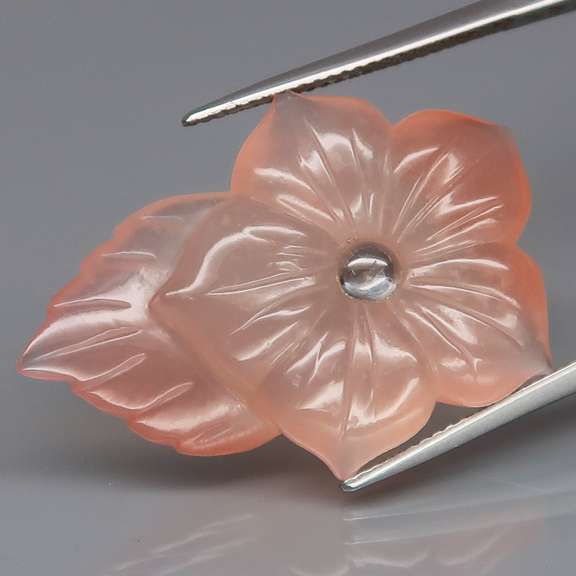 Translucent! 27.30ct Agate and Sapphire carving