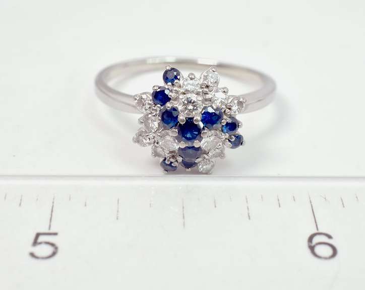 Stunning Sapphire & Diamond Ring, 18KT