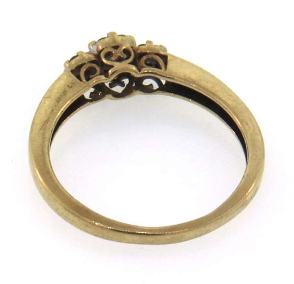 Pretty Floral Diamond Cluster Ring in 10kt yellow gold