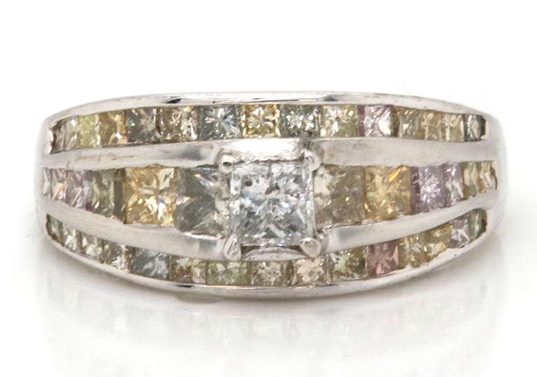 LADIES 18 KT WHITE GOLD DIAMOND RING.