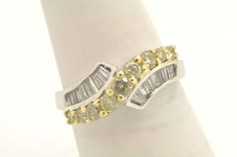 LADIES 18 KT WHITE GOLD DIAMOND RING