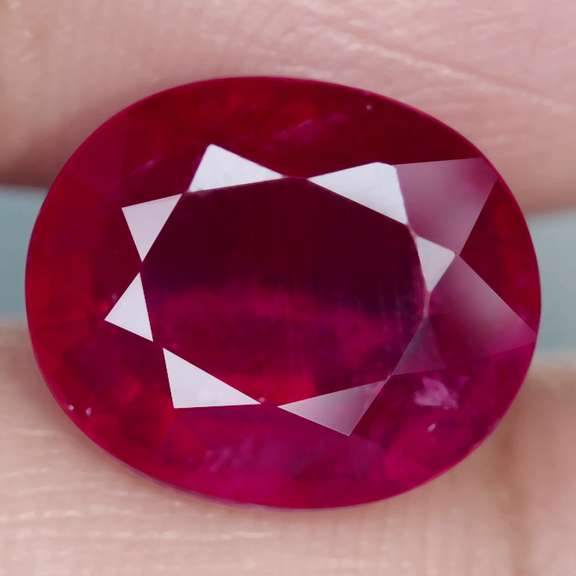 Stunning 6.87ct top imperial red Ruby center stone
