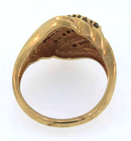 Pretty 10kt yellow gold diamond band ring