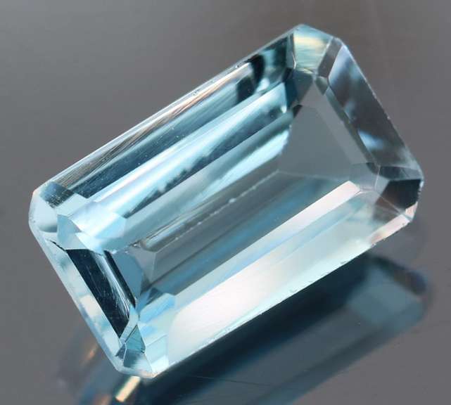 Amazing 3.75ct emerald cut sky blue Topaz