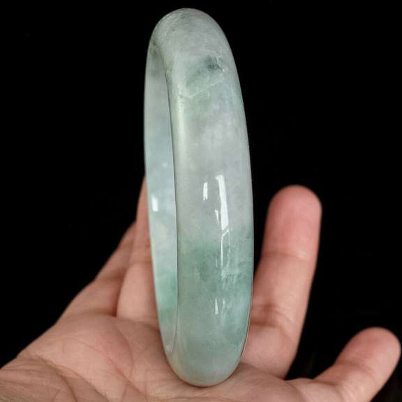 Stunning all natural 350ct Jadite Jade bangle