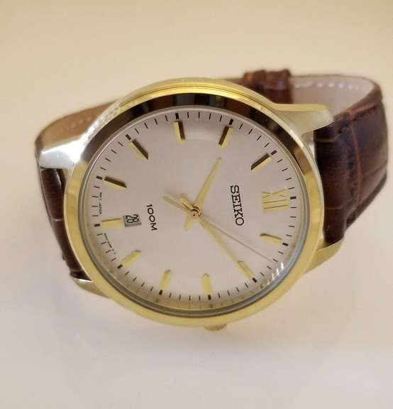 Seiko Men’s classic wrist watch with date indicator