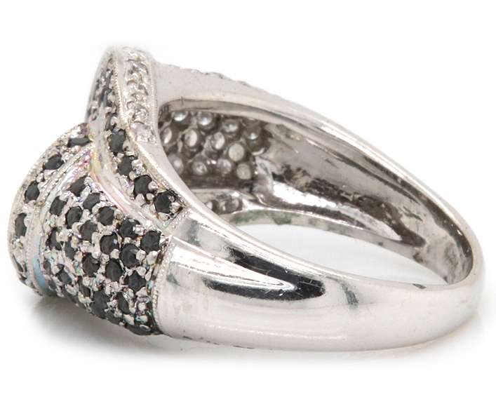 Elegant Black & White Diamond Ring in 14kt Gold