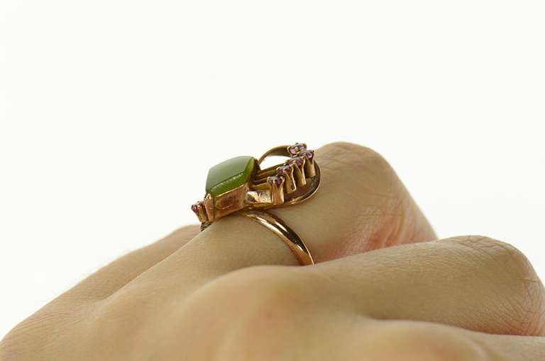 14K Yellow Gold 1960's Nephrite Ruby Fanned Swirl Cocktail Ring