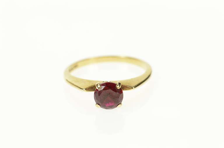 10K Yellow Gold Round Garnet Solitaire Classic Statement Ring