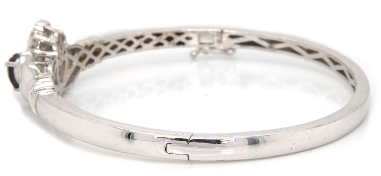 18k white gold bangle with hear shaped amethyst
