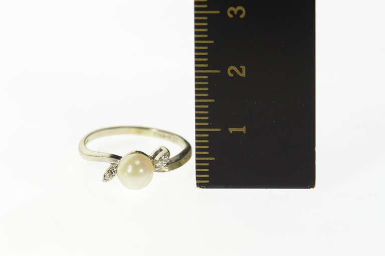 14K White Gold Retro Pearl Diamond Accent Classic Ring