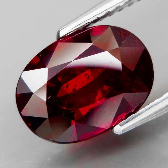 Chianti red 3.60ct top luster Spessartite Garnet