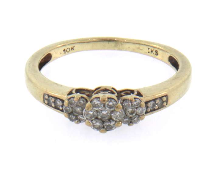 Pretty Floral Diamond Cluster Ring in 10kt yellow gold