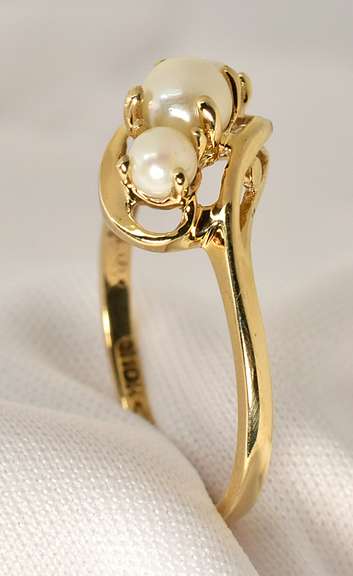 Femininbe 3 Pearl Ring