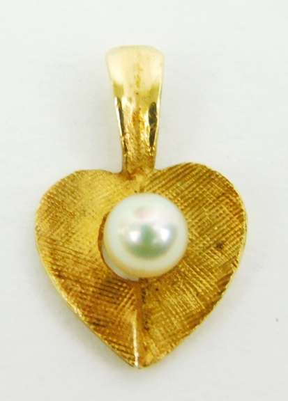 Vintage Petite 14K Heart Pendant with Pearl