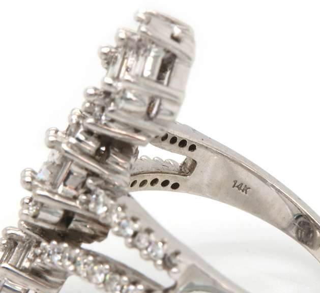 LADIES 14KT WHITE GOLD DIAMOND RING. 2.00 CARATS OF DIAMONDS