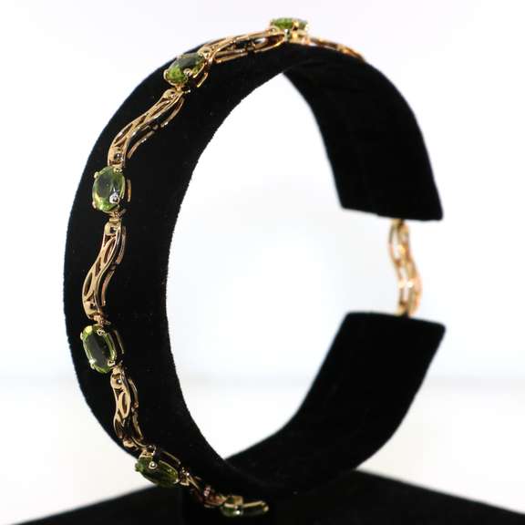 Fashionable Peridot Gold Link Bracelet