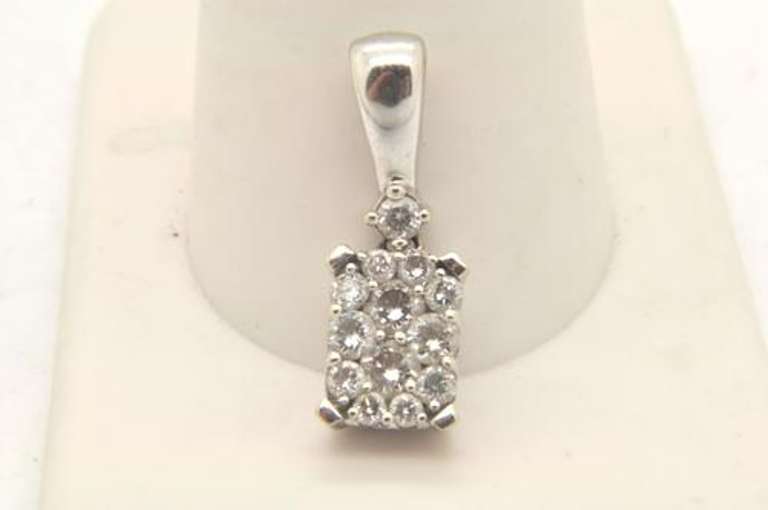 LADIES 14 KT WHITE GOLD DIAMOND PENDANT