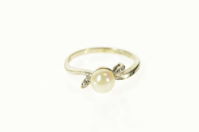 14K White Gold Retro Pearl Diamond Accent Classic Ring