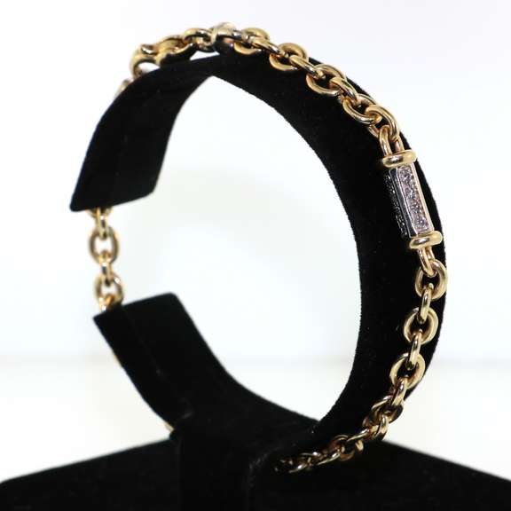 14kt Yellow Gold Cable Chain Bracelet with Showpiece Diamonds