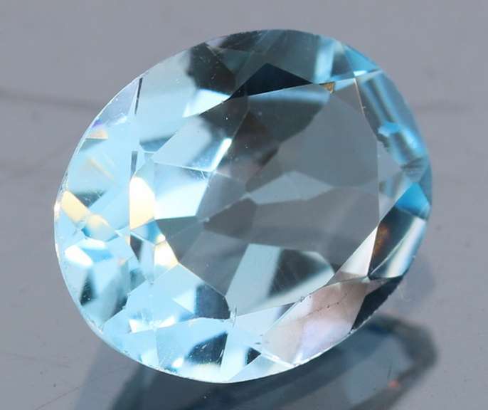 Captivating 3.48ct 9x11mm oval cut Topaz