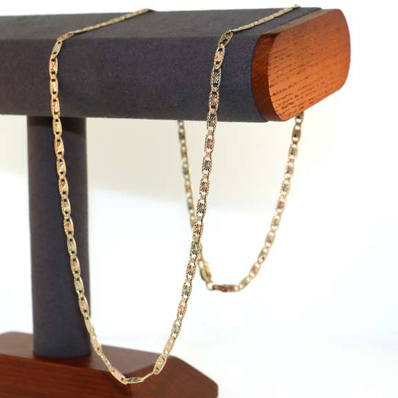 Bewitching 14kt Yellow Gold Chain Necklace with Bright Reflections
