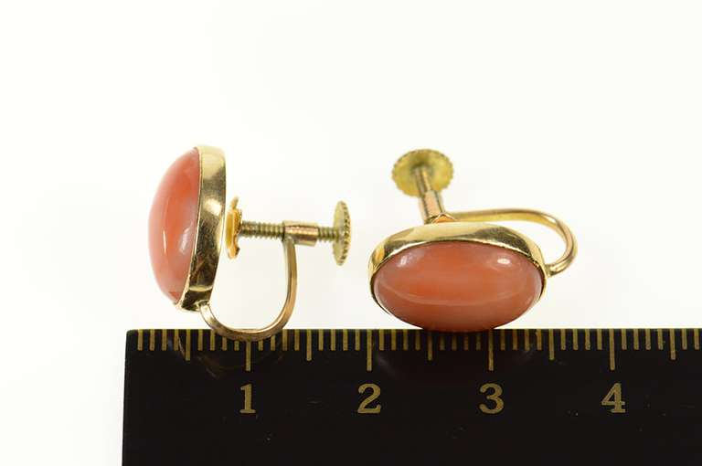 14K Yellow Gold Oval Coral Cabochon Retro Screw Back Earrings