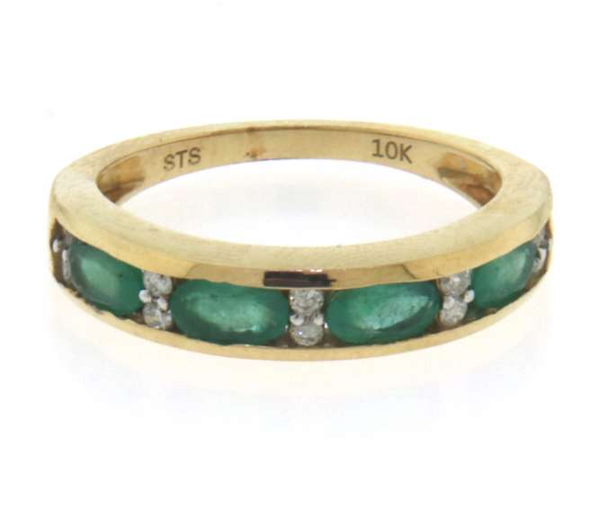 Attractive Yellow Gold Emerald and Diamond Ring
