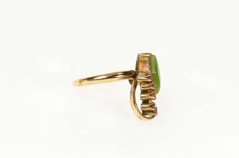 14K Yellow Gold 1960's Nephrite Ruby Fanned Swirl Cocktail Ring