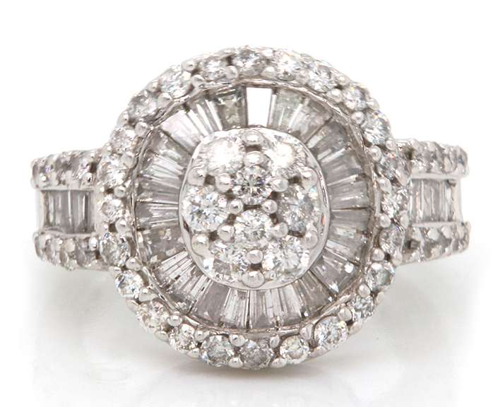 Sparkling 2.00 carat Diamond Engagement Ring in 14kt Gold