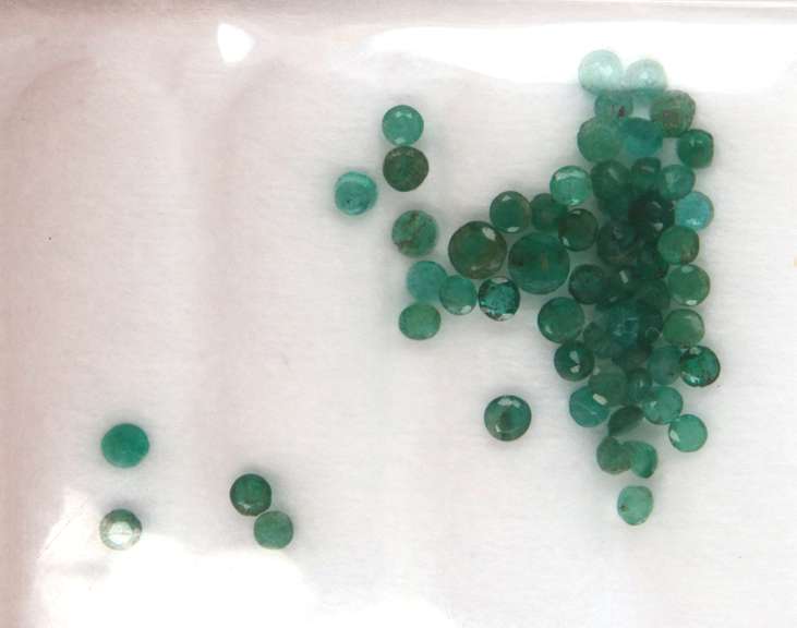 Beautiful 3.35 ct set of Emerald Stones