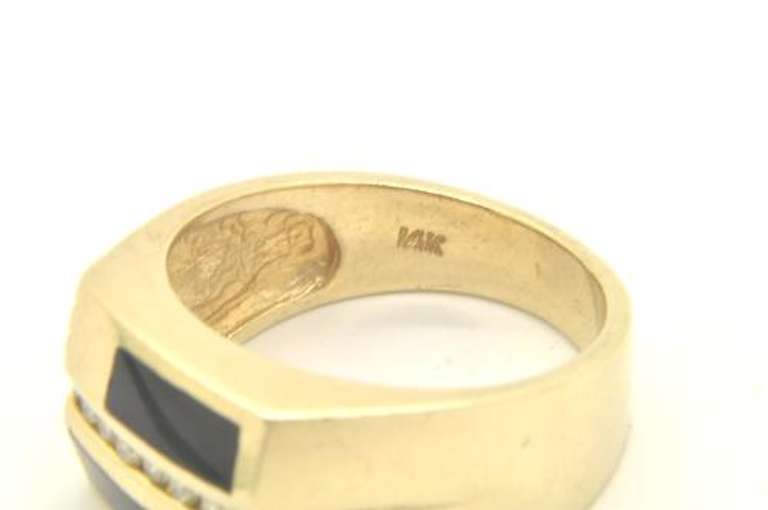MENS 14 KT YELLOW GOLD DIAMOND AND ONYX RING