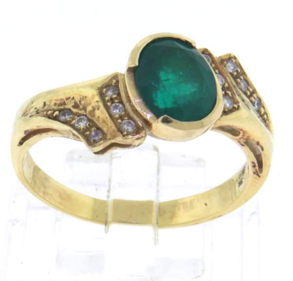 Dreamy 18kt Emerald and Diamond Ring