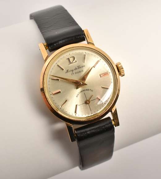 Tasteful 18k Ladies Watch