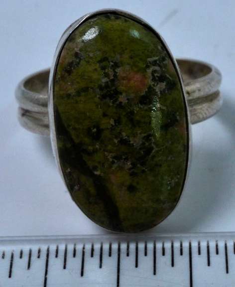 Sterling Silver Green Stone Ring.
