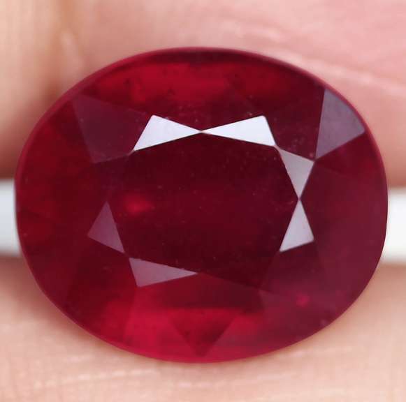 Sumptuous 7.58ct top blood red Ruby